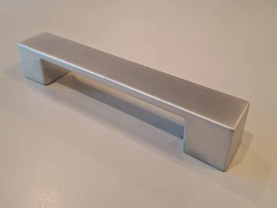 Möbelteile, neu, in Originalverpackung. Stellen Sie ein Angebot! 15.800 Stück!!!! 0,31 Euro / 1 Stück