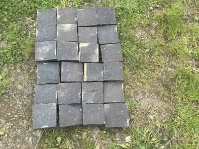 Gespaltene Basalt-Pflasterplatten 10 x 10 x 10 cm - 125 EUR/Tonne EXW Ukraine